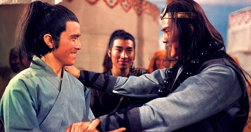 Ti Lung and David Chiang have a friendly embrace in All Men Are Brothers