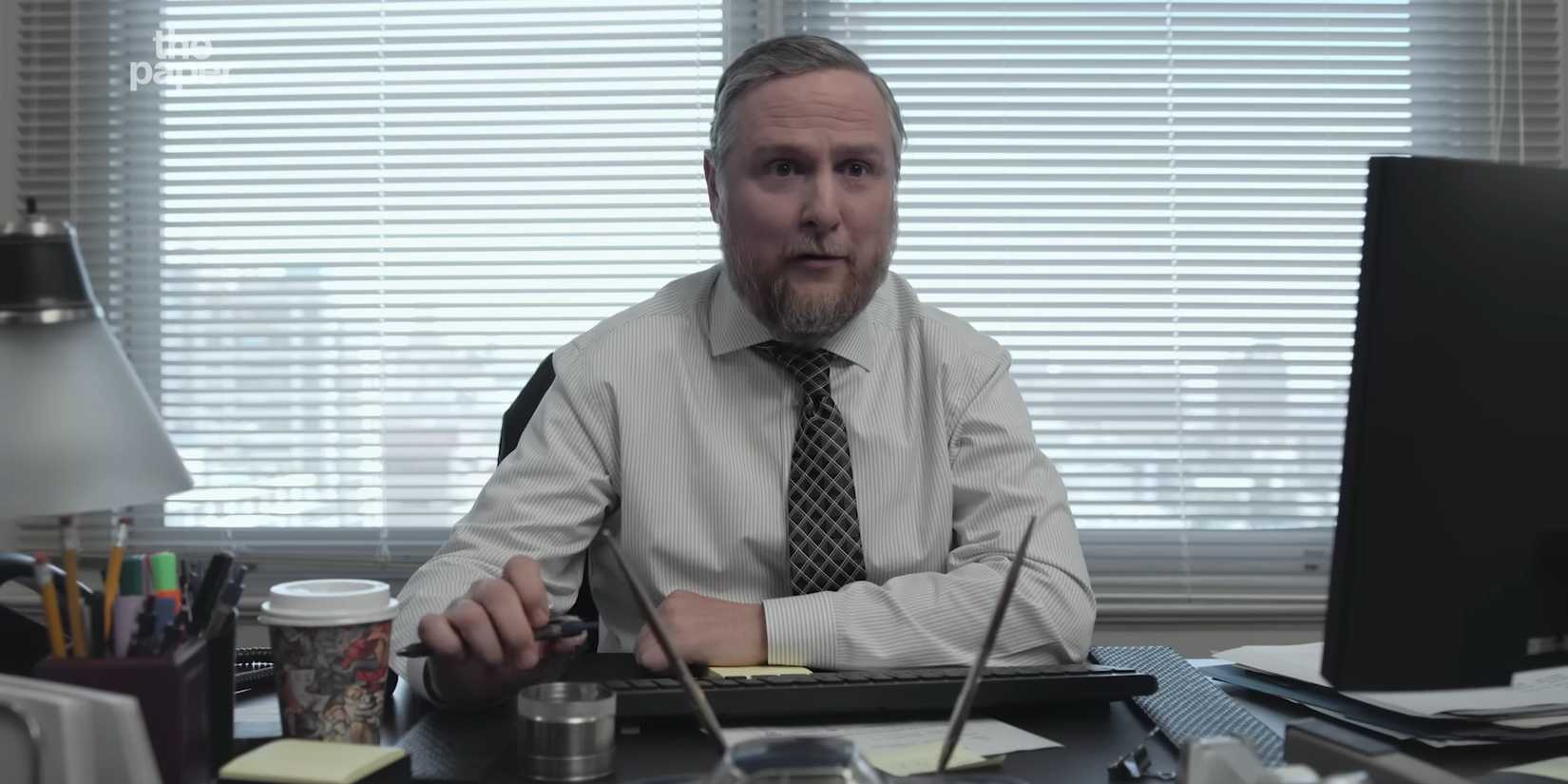 Tim Key como Ken em The Paper