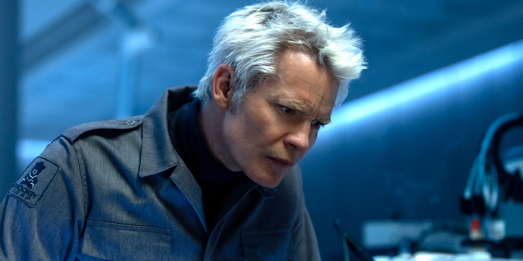 Timothy Olyphant como Kirsh na série Alien: Earth.