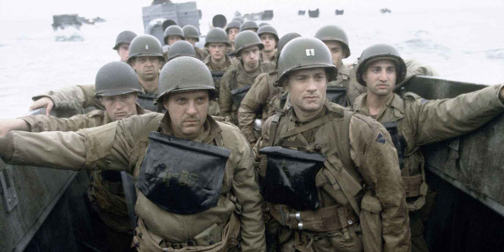 Tom Hanks as John H. Miller and Tom Sizemore as Mike Horvath leading troops into D-Day in Saving Private Ryan