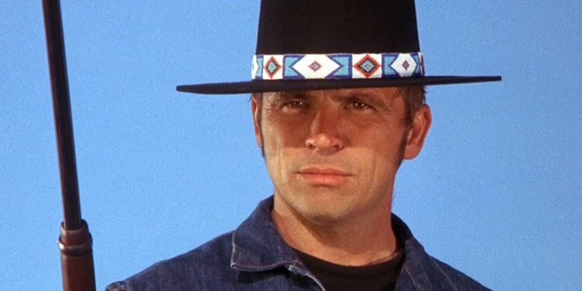 Tom Laughlin as Billy Jack holding a rifle