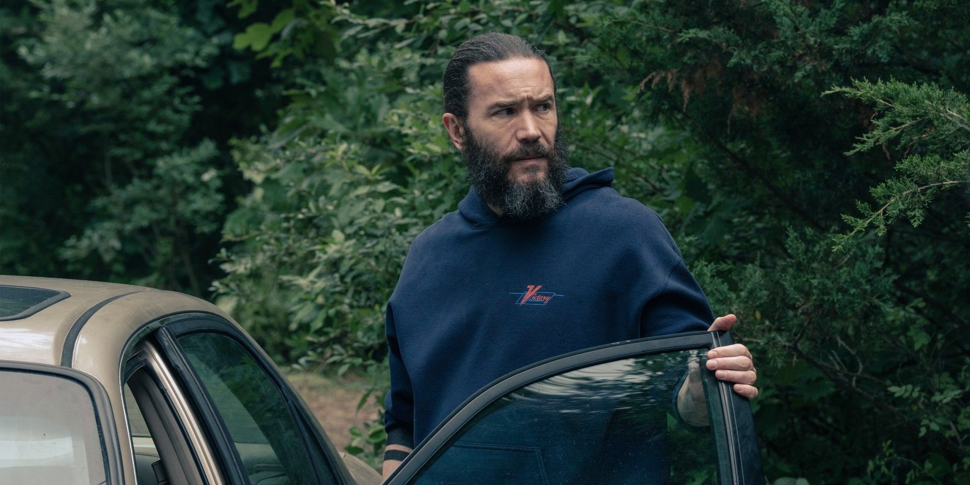 Tom Pelphrey como Robbie em Task.