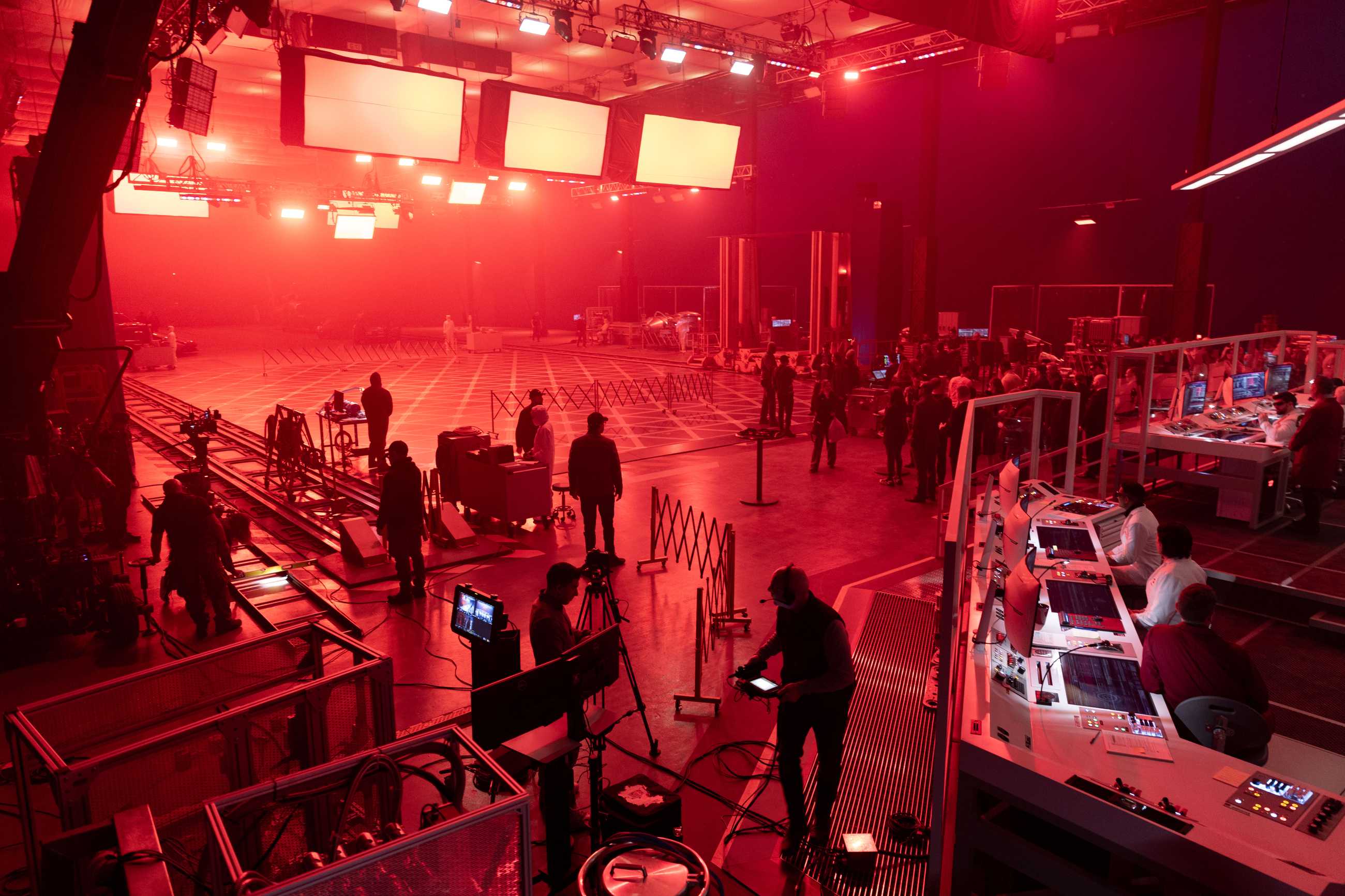 TRON Ares Set Visit BTS PH๏τo Red Grid