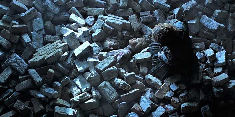 Tyrion Finds Jaime And Cersei in the wreckage of King's Landing in Game of Thrones season 8