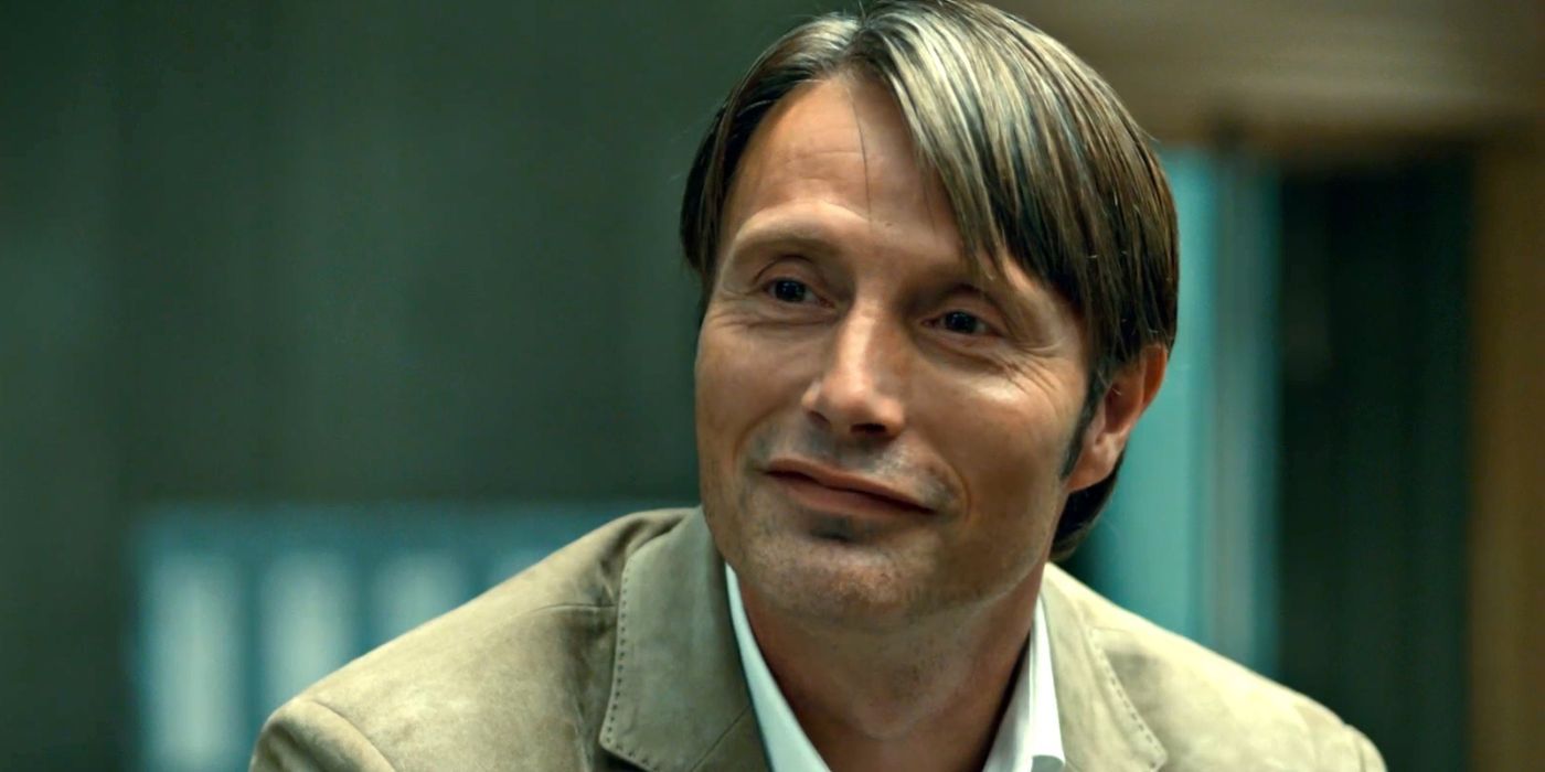 Mads Mikkelsen sorridente nei panni di Hannibal Lecter