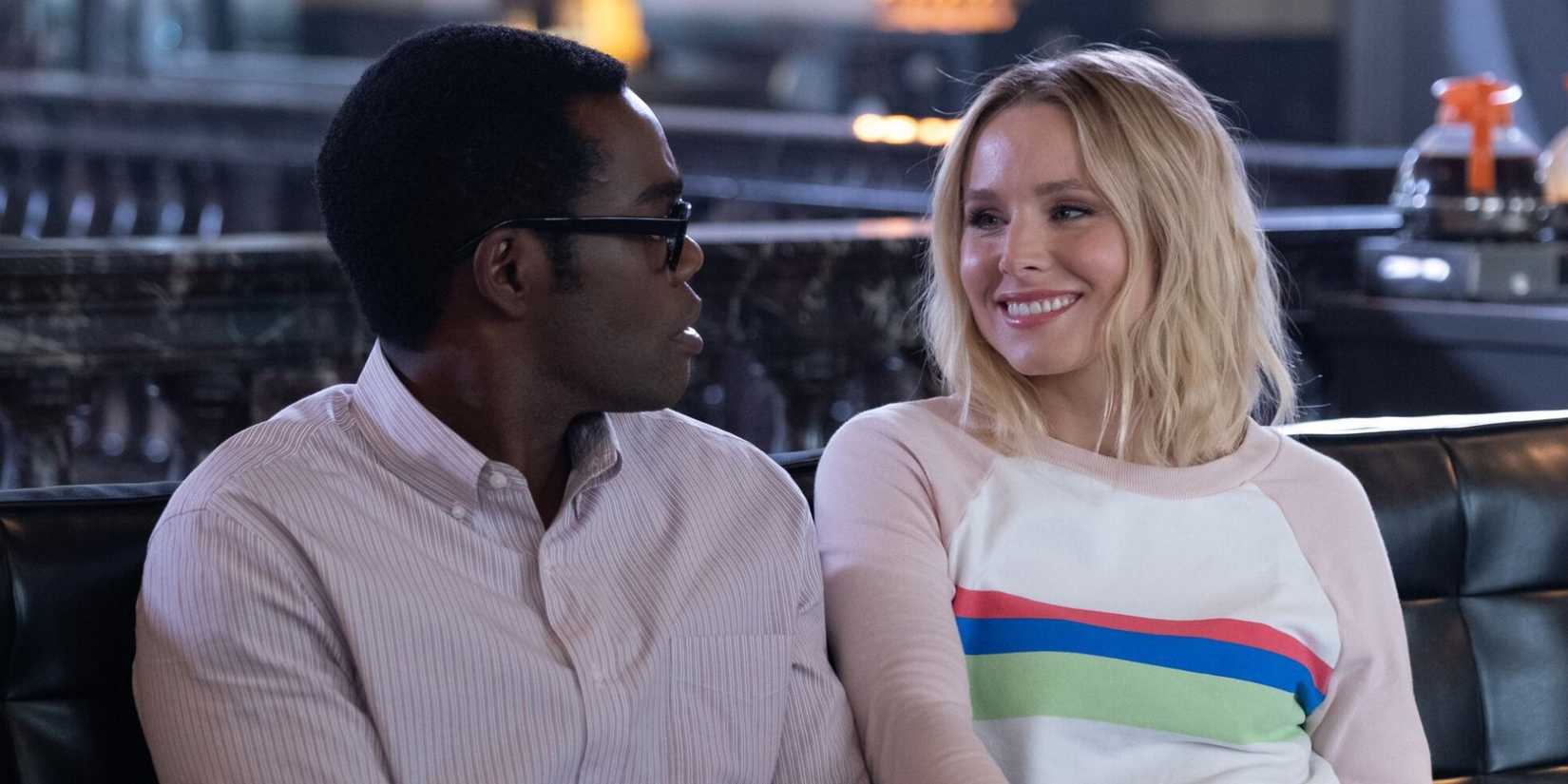 Eleanor sorri para Chidi em The Good Place