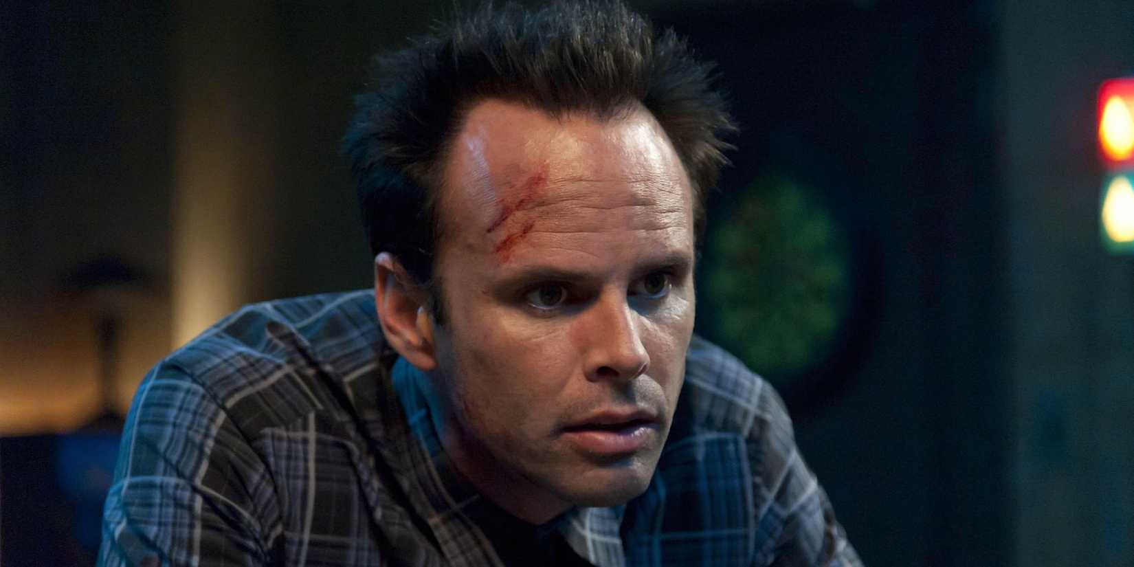 Walton Goggins com a testa arranhada em Justified