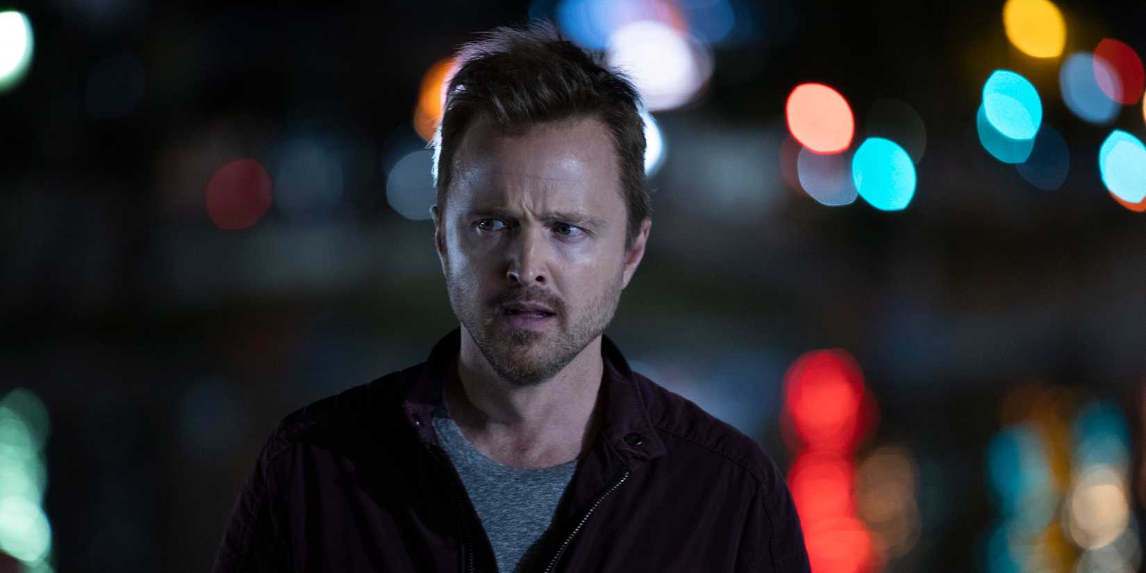 How The HBO Sci-Fi Series Hooked Viewers In Just 10 Minutes Caleb (Aaron Paul) looking confused in Westworld.