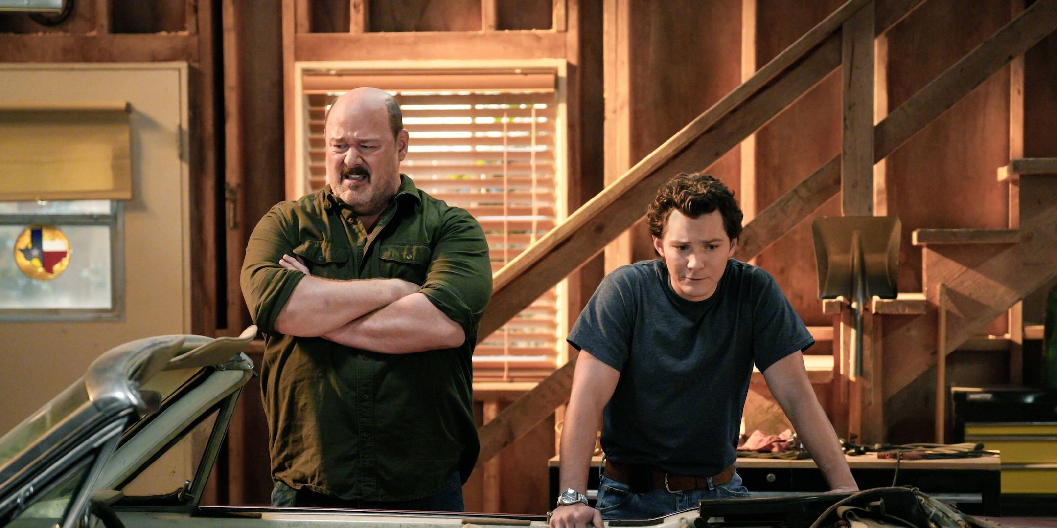 Will Sasso's Jim and Montana Jordan's Georgie survey a car in a garage from Georgie & Mandy's First Marriage