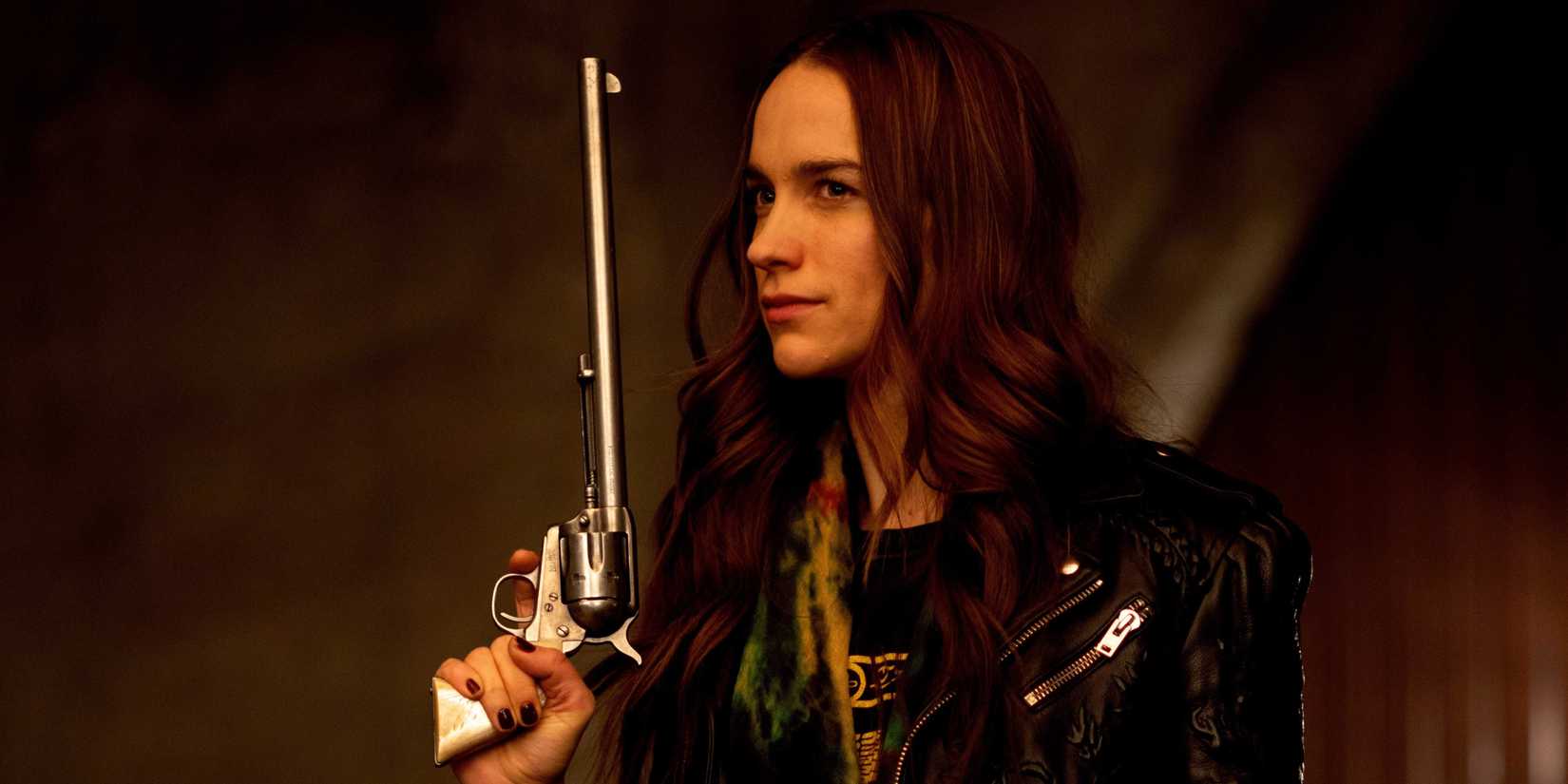 Wynonna Earp segurando Peacemaker