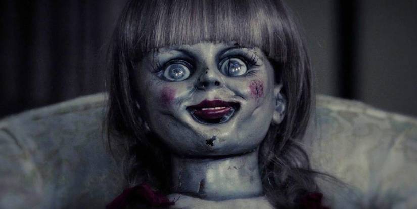 Close-up de Annabelle em A Maldição da Chorona