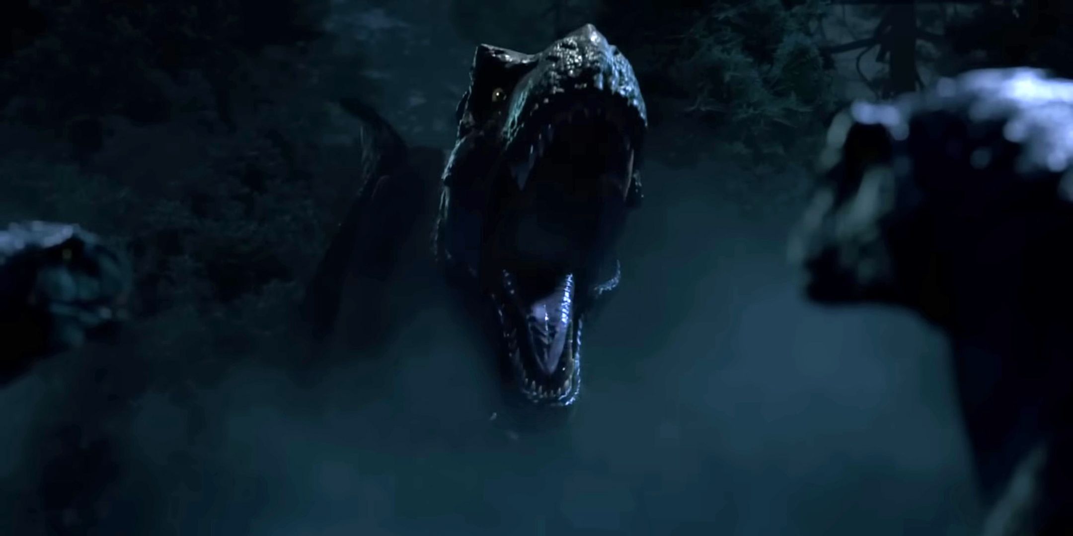 Un T. Rex ruggisce contro i raptor in Jurassic World: Chaos Theory stagione 4