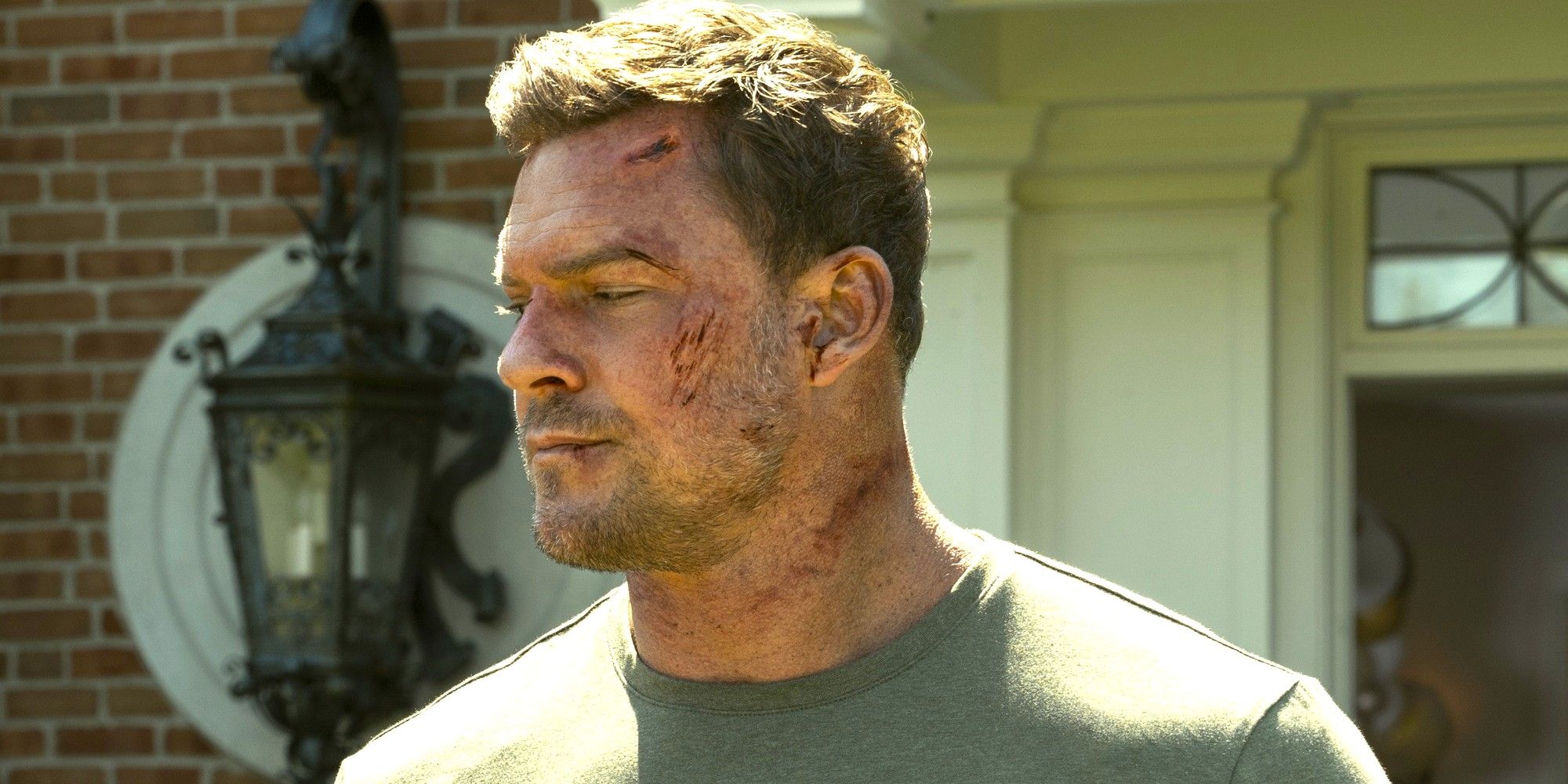 Alan Ritchson e um membro do elenco de Reacher