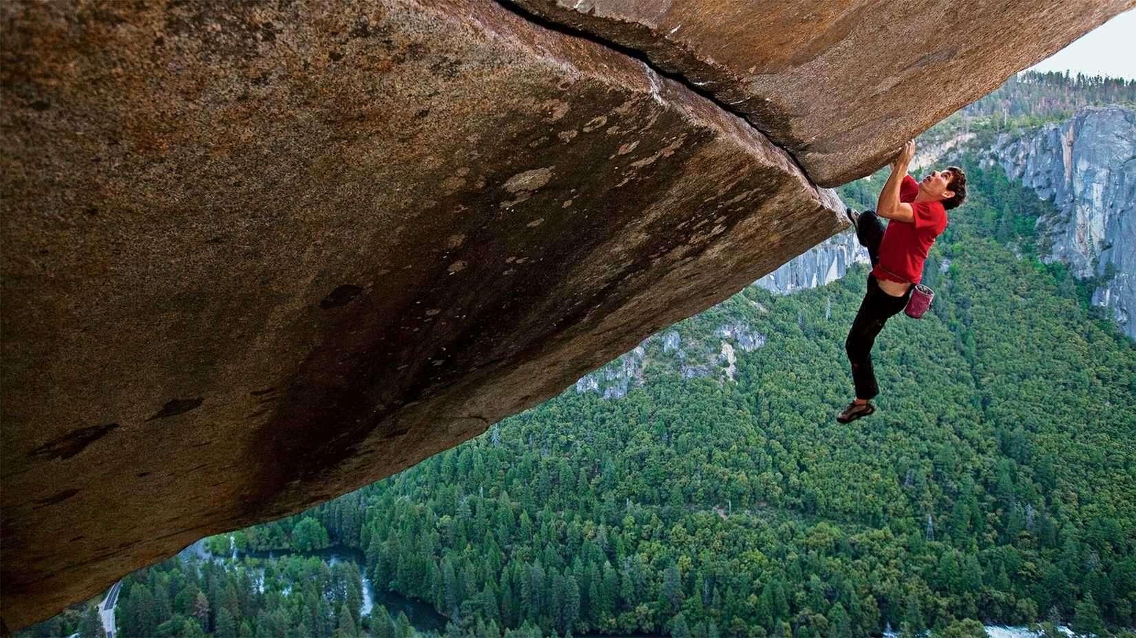 Alex Honnold em uma escalada.
