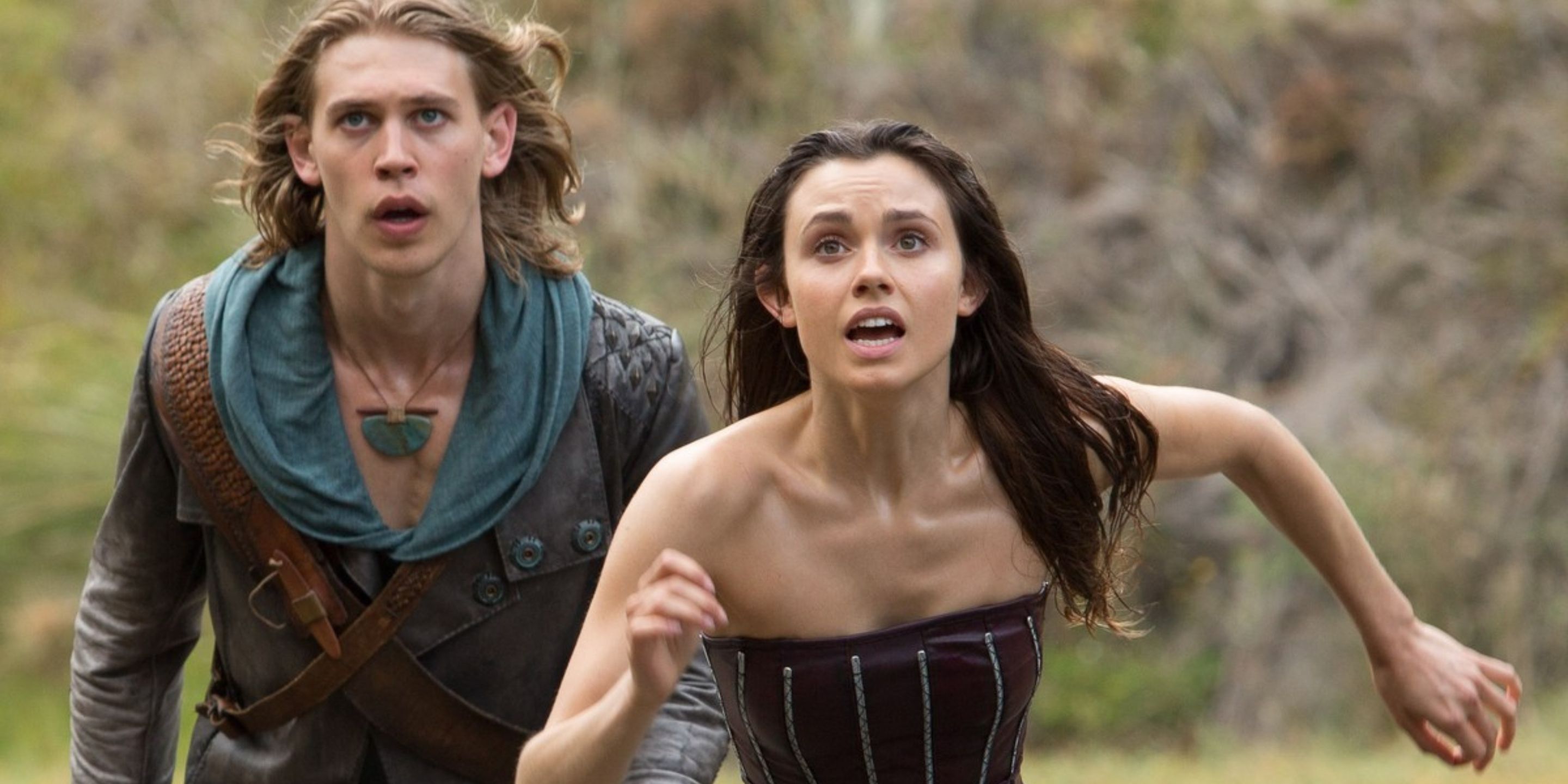 Wil e Amberle correndo para a batalha em The Shannara Chronicles