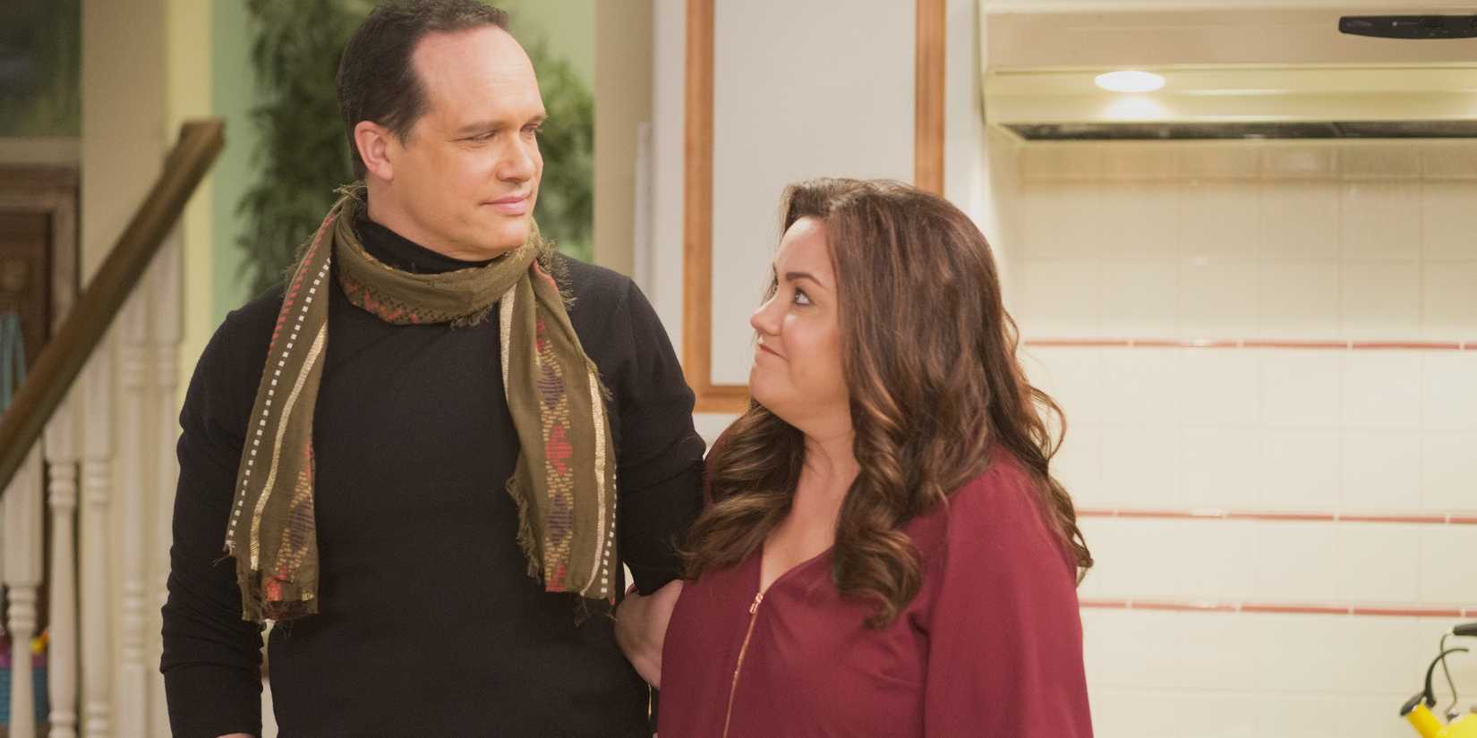 Greg e Katie em cena de American Housewife