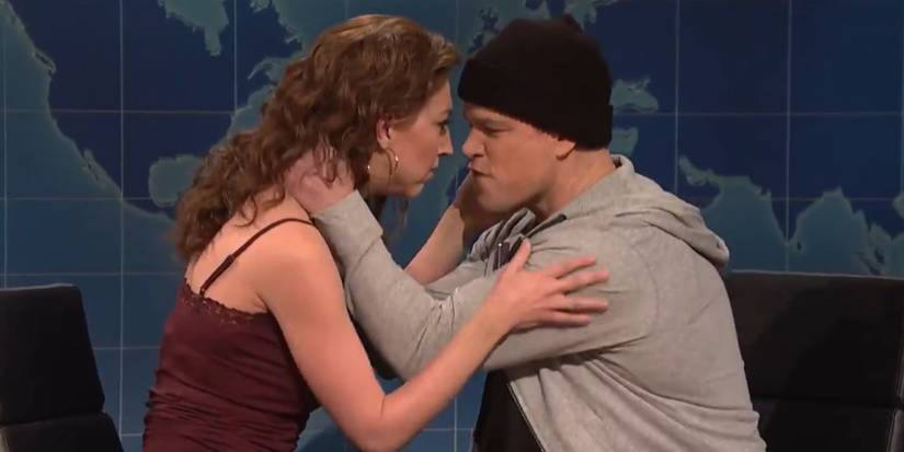 Angel (Heidi Gardner) and Matt Damon looking into each other's eyes on Weekend Update on SNL.