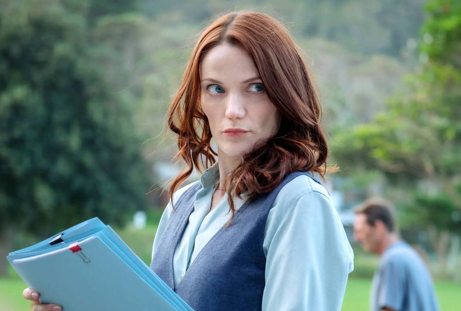 Death in Paradise Star Ardal O'Hanlon Returns For Return To ...