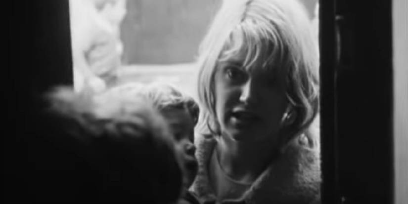 Carol White como Cathy com seu bebê em Cathy Come Home