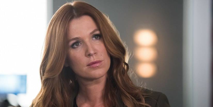 Carrie com uma expressão de descontentamento em Unforgettable