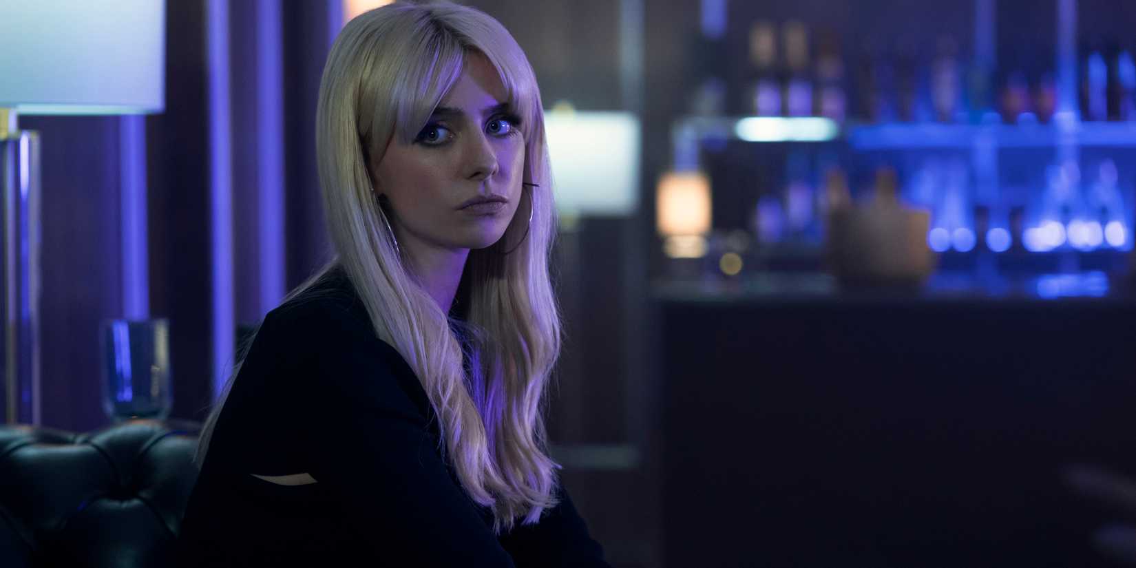 Maddie Phillips como Cate sentada e olhando para a distância em Gen V temporada 2