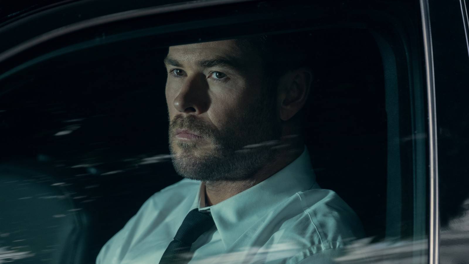 Chris Hemsworth \u0026 Mark Ruffalo Reunite For Deadly Cat \u0026 Mouse Chase In  Crime 101 Trailer, image size:1600x900