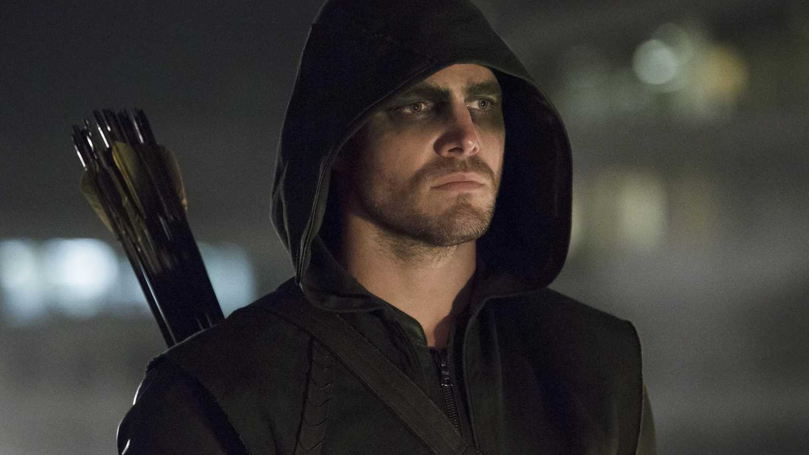 Oliver Queen como o Arqueiro Verde em Arrow
