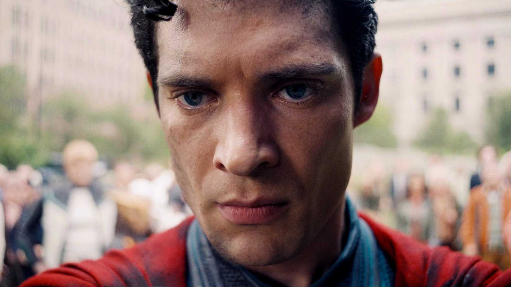 David Corenswet como Superman pensativo no filme do DCU