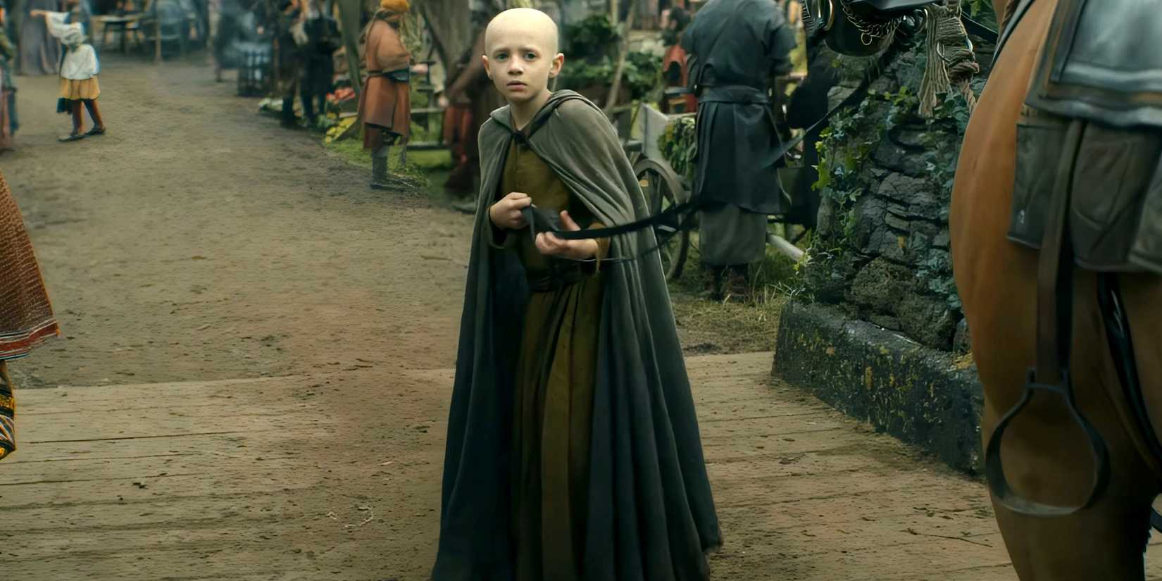 A Knight Of The Seven Kingdoms' Targaryen Family Tree Explained Dexter Sol Ansell's Egg looking nervous while holding the reins to a horse in A Knight of the Seven Kingdoms