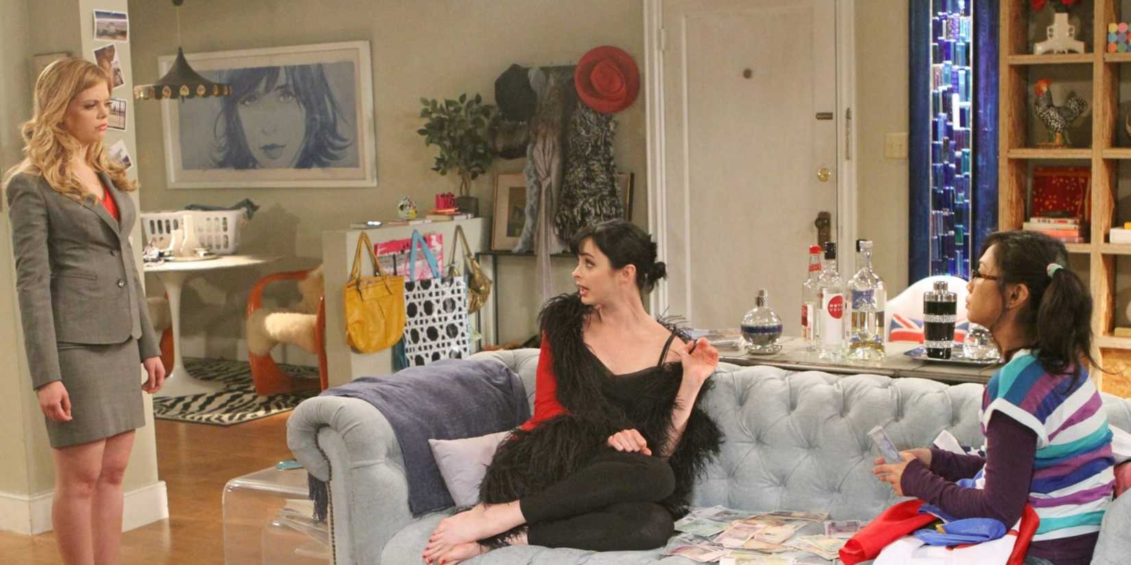 Dreama Walker, Krysten Ritter e Liza Lapira em Don't Trust The B In Apartment 23