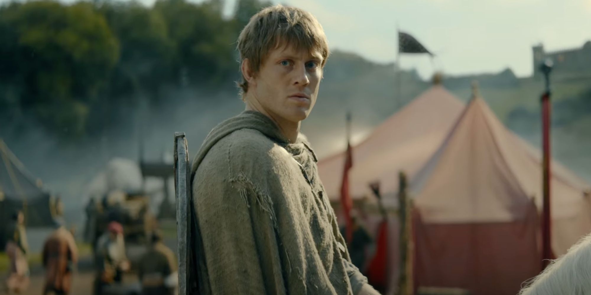 Dunk on a horse looking off to the side in A Knight of the Seven Kingdoms