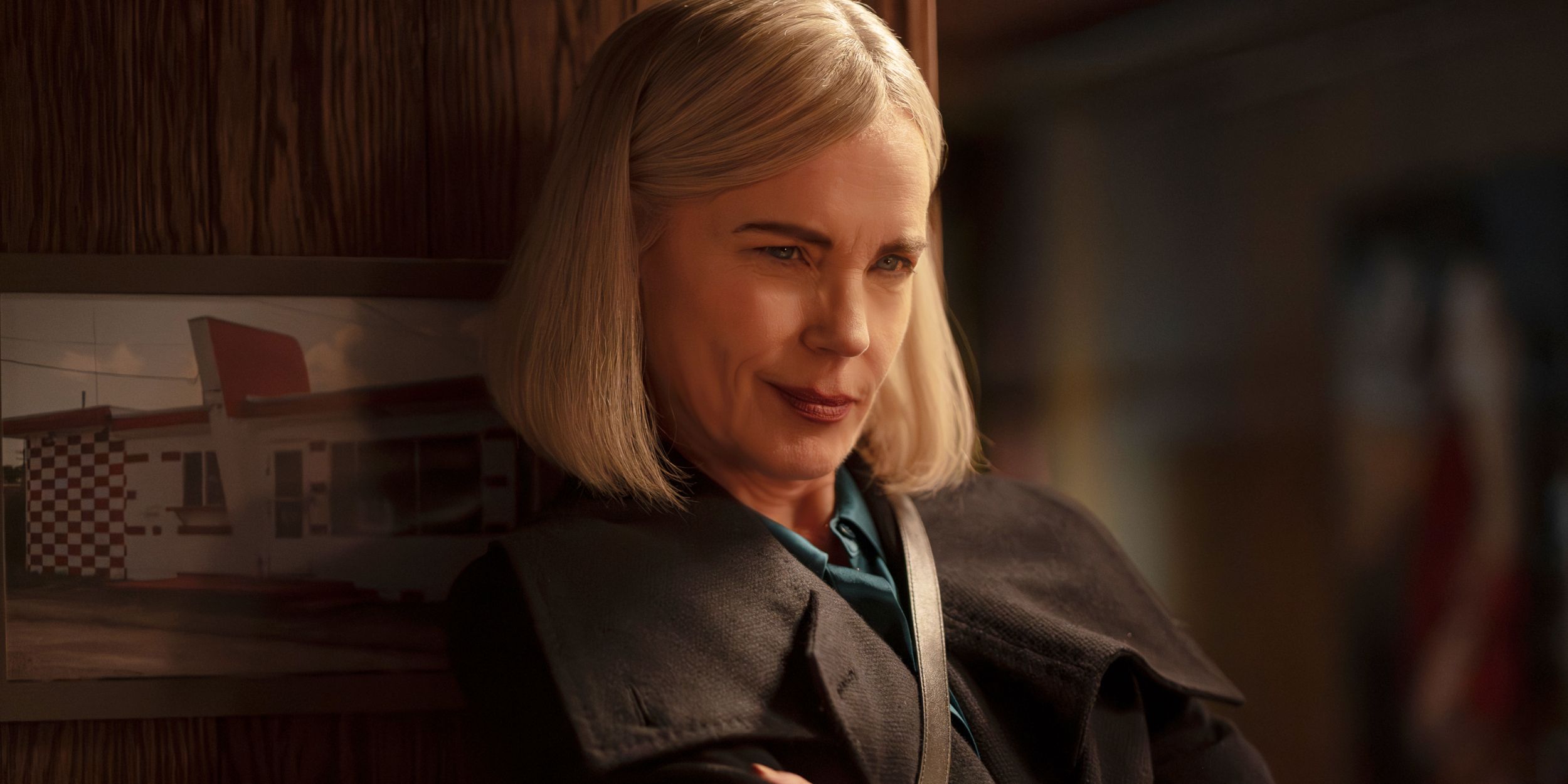 Elizabeth McGovern como Helen em Talamasca: The Secret Order