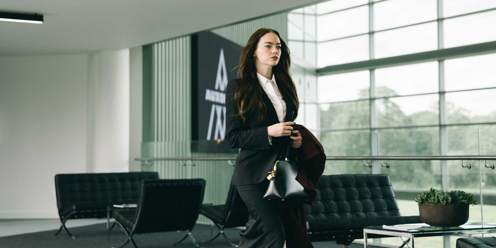Emma Stone em uma cena do filme Bugonia