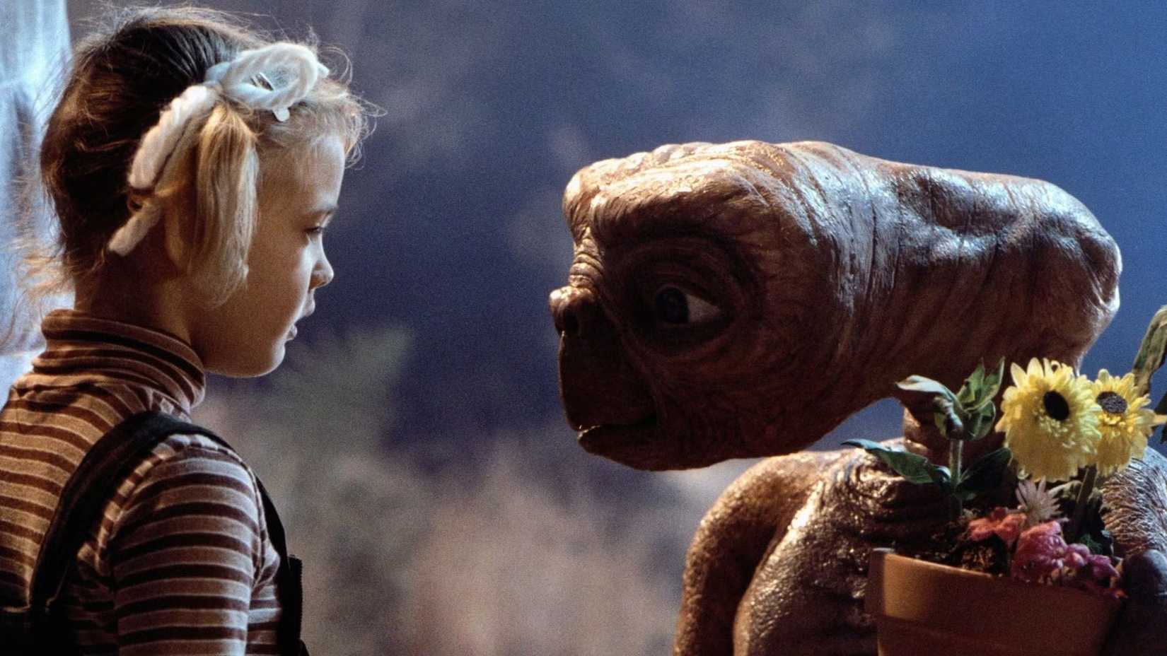 ET says goodbye to Gertie in ET the Extra-Terrestrial