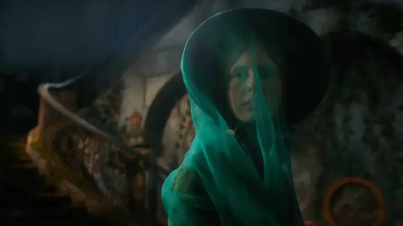 Mia Goth em uma cena de Frankenstein