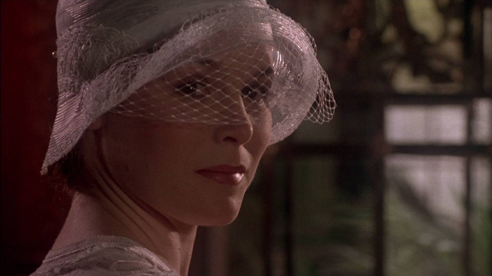 Alice Spring Ghost I Can't Believe An All-Time Great Ghost Movie Only Has 28% On Rotten ...