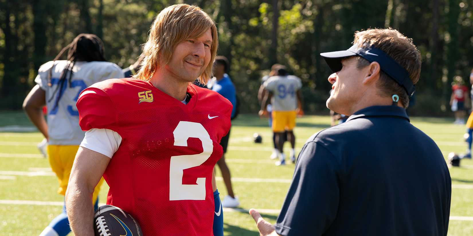 Chad Powers, played by Glen Powell, looks goofy at Steve Zahn's Coach Hudson.