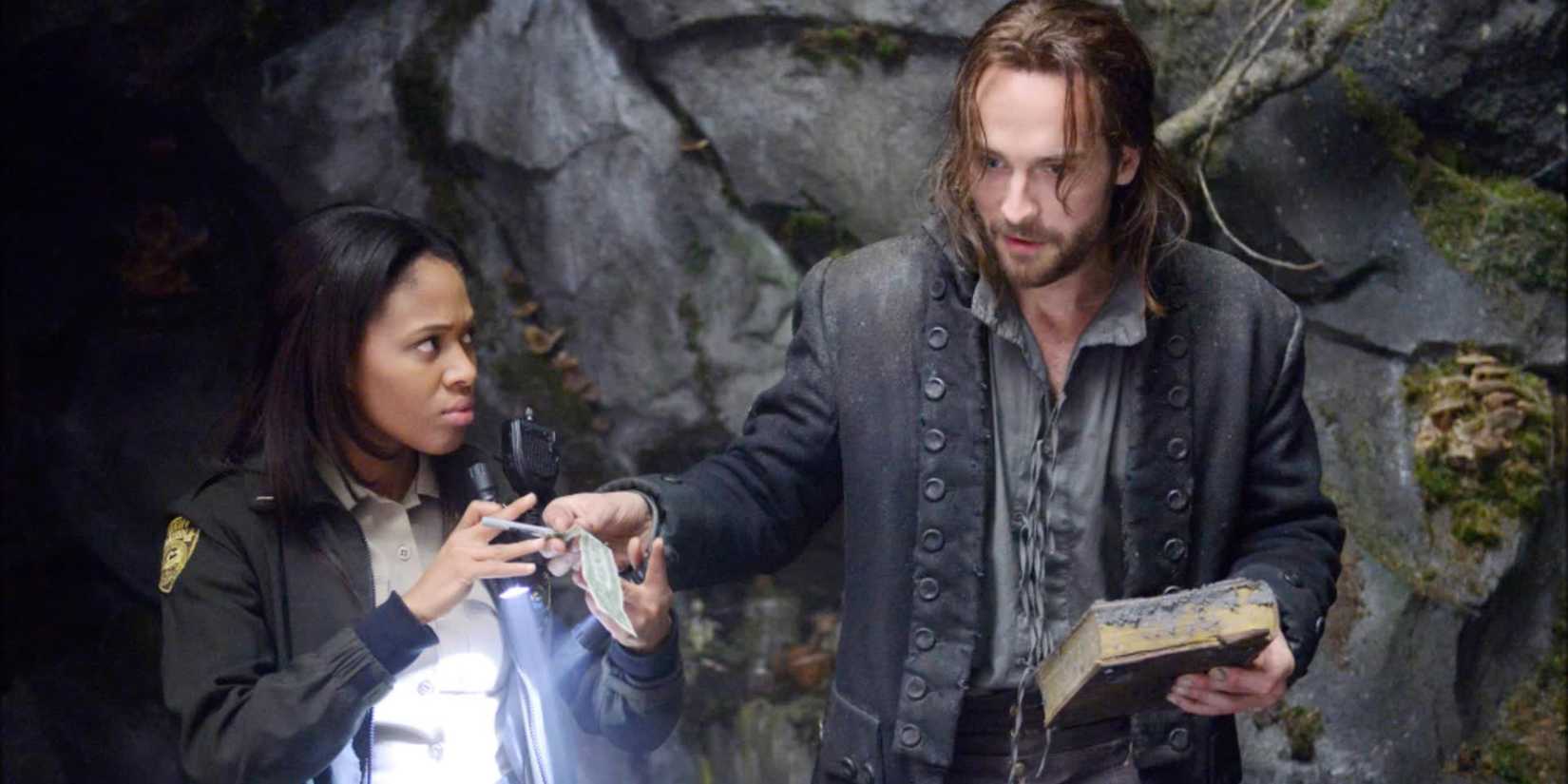 Ichabod e Abby na série de TV Sleepy Hollow.