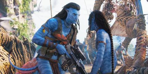 Jake Sully talking to Lo'ak in Avatar Fire and Ash