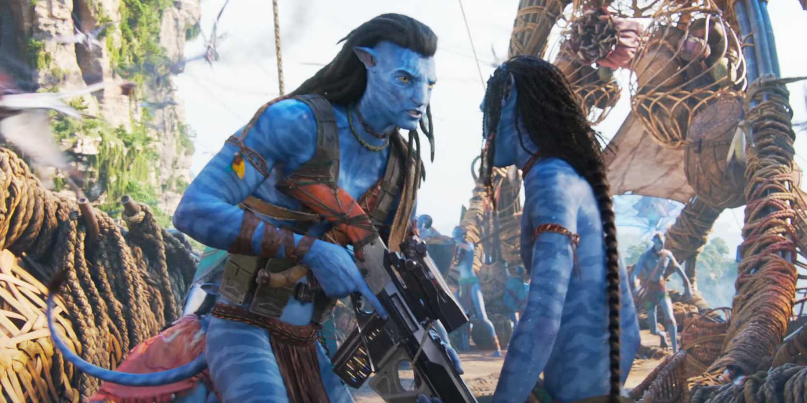 Jake Sully talking to Lo'ak in Avatar Fire and Ash