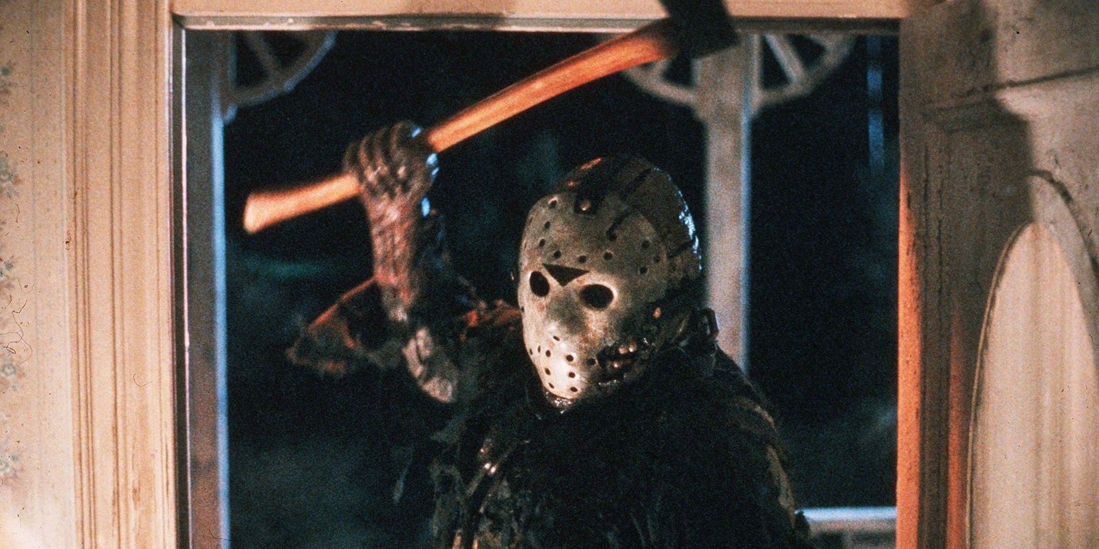 Jason Voorhees empunha um machado em Friday the 13th Part VII