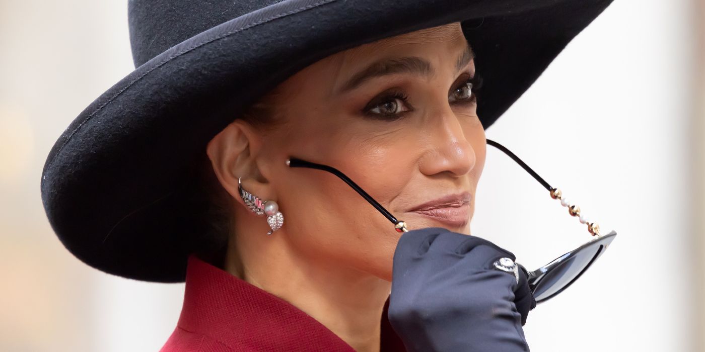 Jennifer Lopez prejela pohvale za vlogo v 'Kiss of the Spider Woman', režiser filma pa izpostavil njeno izjemno oko za detajle.