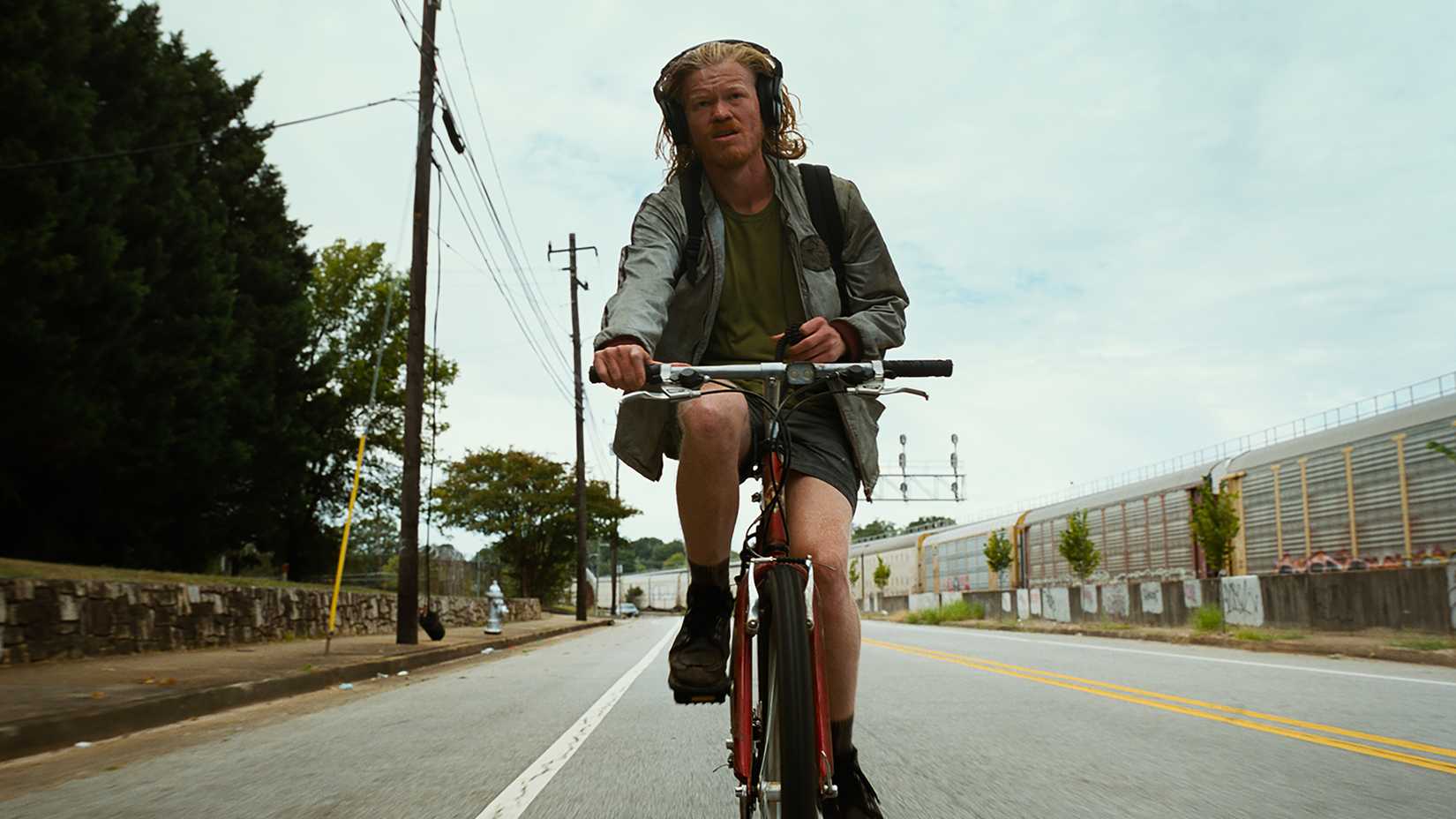 Jesse Plemons como Teddy em Bugonia