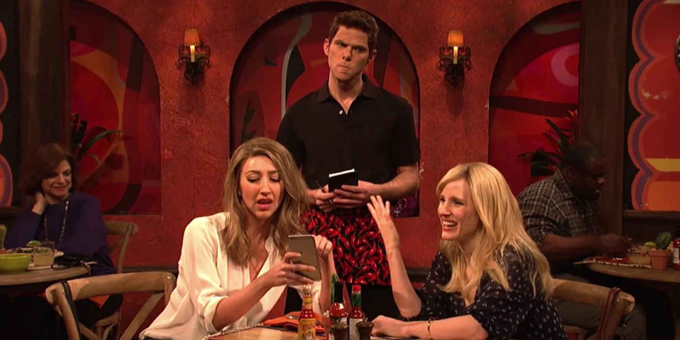 Jessica Chastain e Heidi Gardner em 'Taco Math' no SNL.