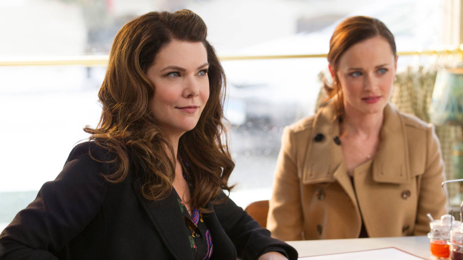 Gilmore Girls: Lauren Graham Defends Controversial Revival Ending 9 Years  Later, image size:1600x900