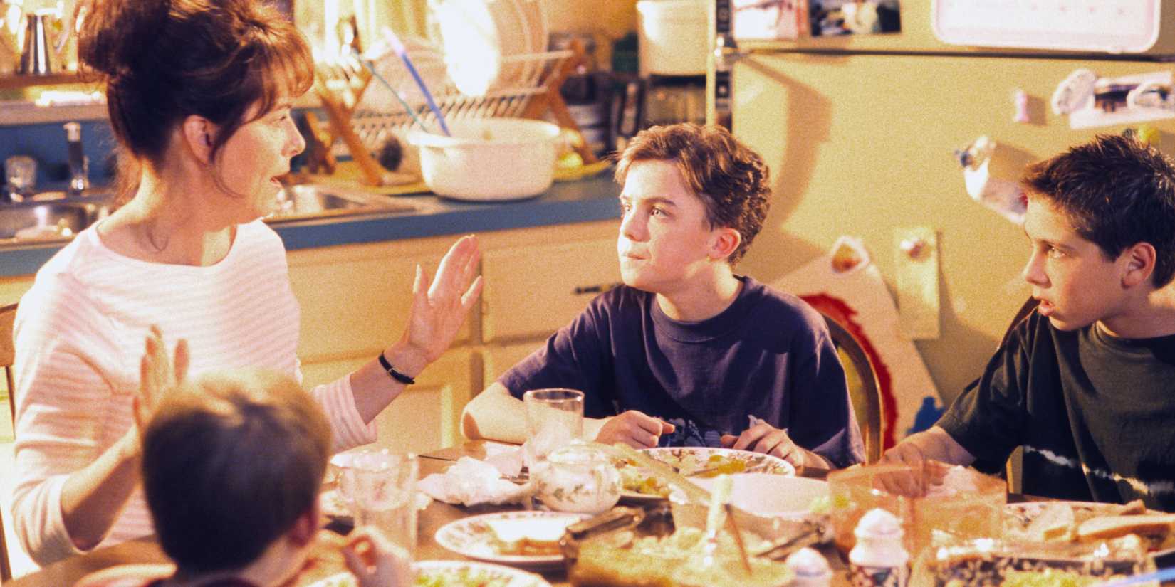 Lois talking to Malcolm Reese and Dewey at the breakfast table in Malcolm in the Middle