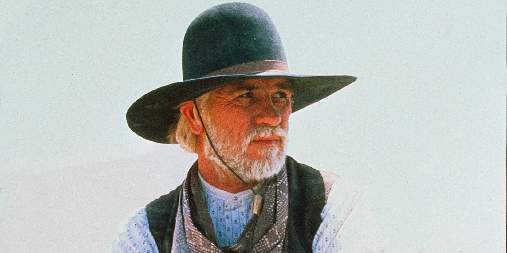 Tommy Lee Jones dans le rôle de Woodrow F Call dans Lonesome Dove
