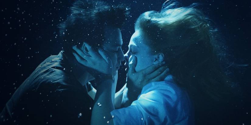 Sinan and Isik underwater in Love 101