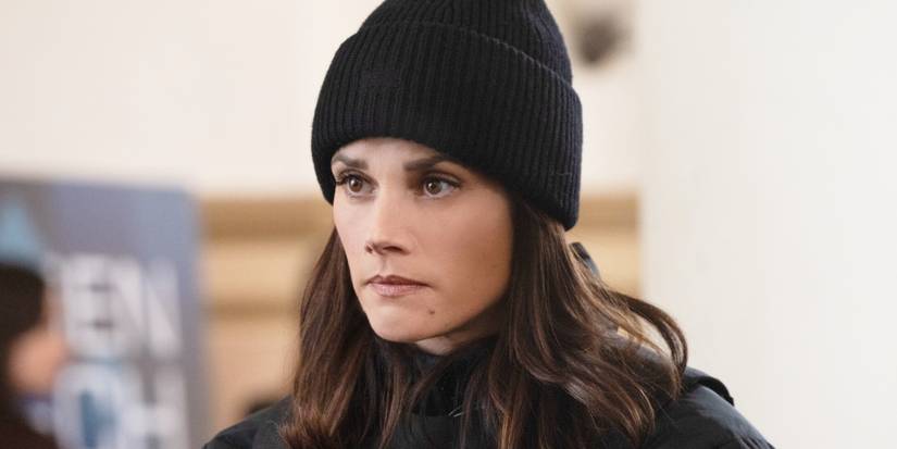 Maggie Bell em uma cena da série FBI.