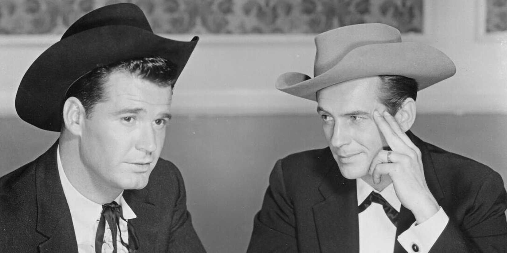 James Garner dans le rôle de Bret Maverick et Jack Kelly dans le rôle de Bart Maverick dans Maverick